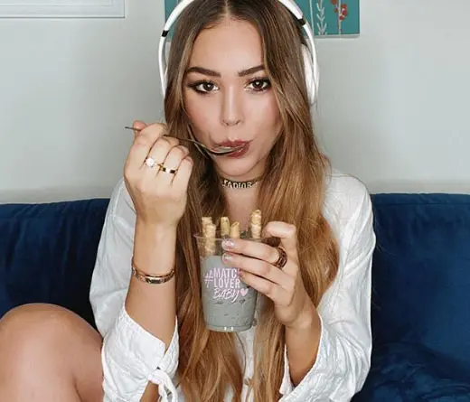 En el da del cumpleaos de Danna Paola, repasamos algunos de sus hits.