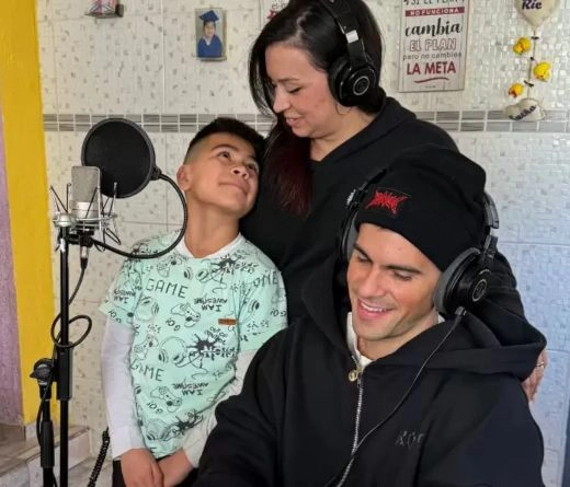 Fer Vzquez - Fer Vzquez sorprende a una familia mendocina con su nuevo tema