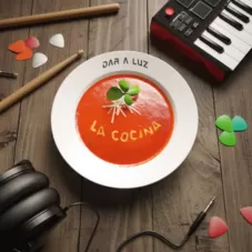 Dar a luz - LA COCINA - SINGLE